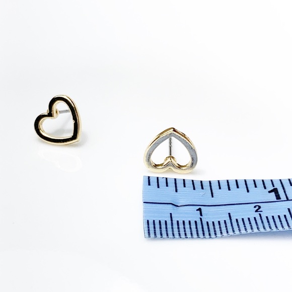 New without tags! Gold heart stud earrings - Picture 2 of 3